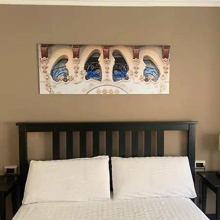 3 Bedrooms With Terrace And Wifi At Apartman