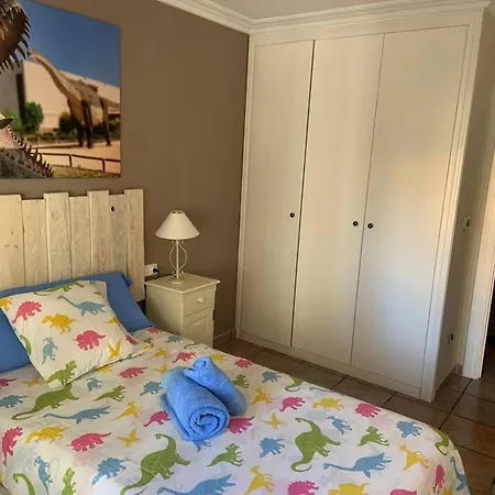 3 Bedrooms With Terrace And Wifi At Apartman
