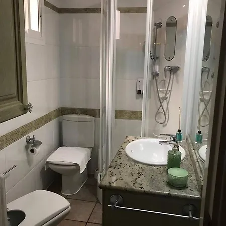 3 Bedrooms With Terrace And Wifi At